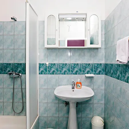 Apartament With Parking Space - 16543 Vodice
