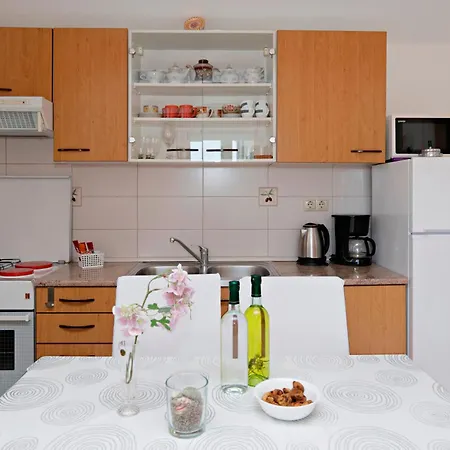Apartment With A Parking Space - 16543 Vodice