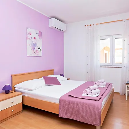 Apartment With Parking Space - 16543 Vodice