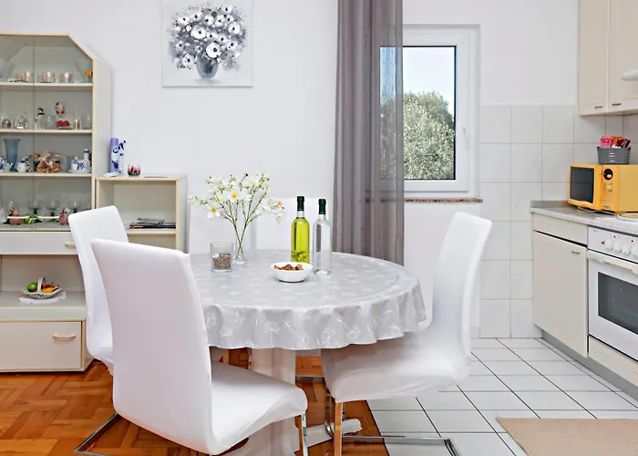 Apartman With Parking Space - 16543 Vodice