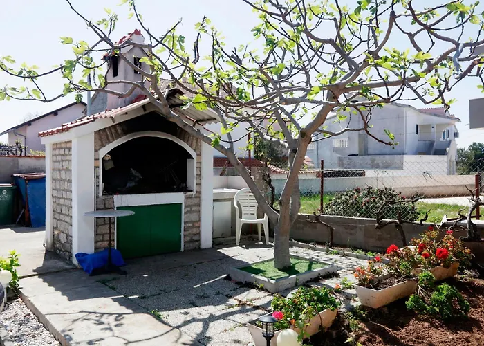 With Parking Space - 16543 Vodice